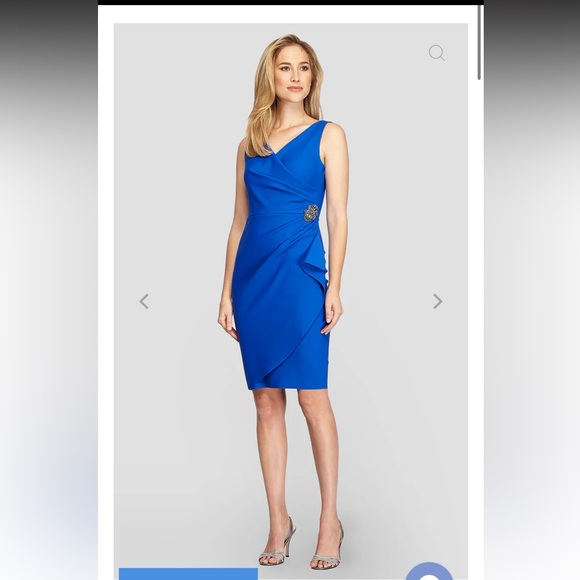 Elegant Blue Sleeveless Dress - Picture 5 of 5